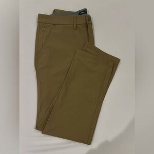 Slim Comfort Waist Everyday
Performance Pant